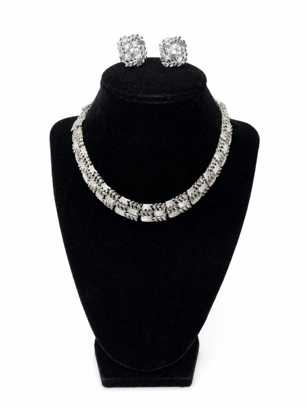 Vintage 1960s Lisner Silver Puzzle Piece Collar Necklace & Screw-on Earring Set